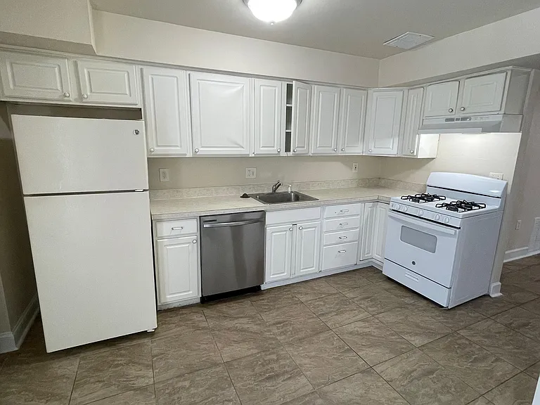 2621 Hallam Ct — Photo 8