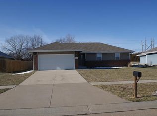 4129 SW Moundview Dr, Topeka, KS 66610