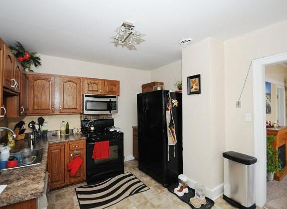 2nd image of 1014 Farrington St