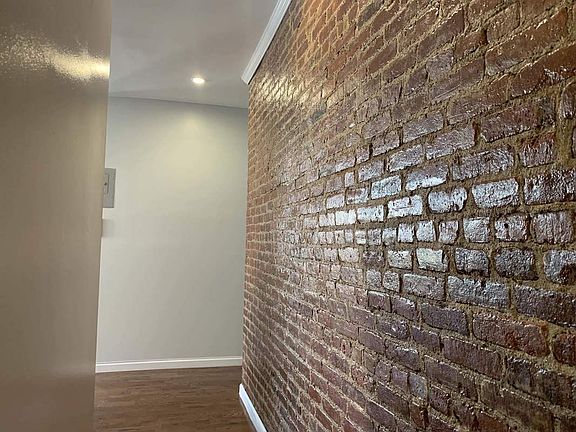 5th image of 536 Isham St APT 2B