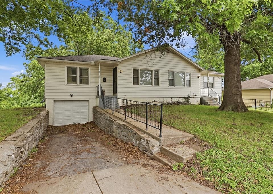 1st image of 2501 Oakley Ave