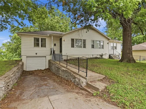 2501 Oakley Ave, Kansas City, MO 64127