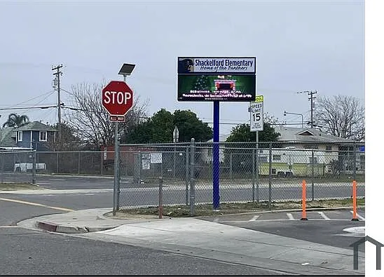 221 School Ave — Photo 11