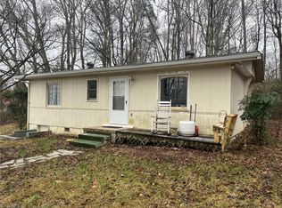 159 Draughn St, Mount Airy, NC 27030