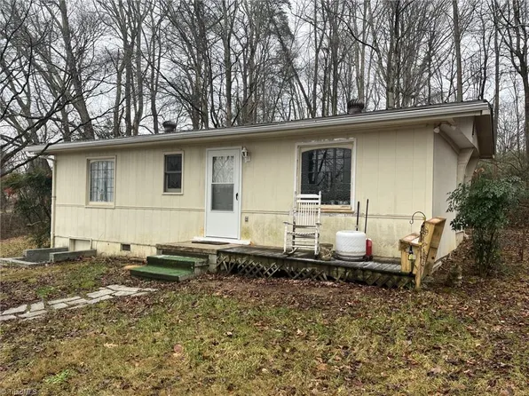 159 Draughn St, Mount Airy, NC 27030