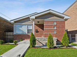 9438 S Prairie Ave, Chicago, IL 60619