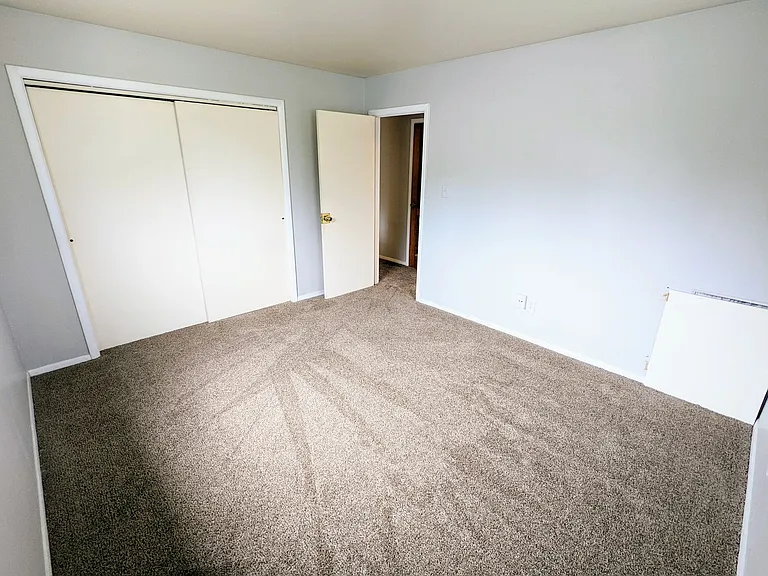 2430 Albany St — Photo 12