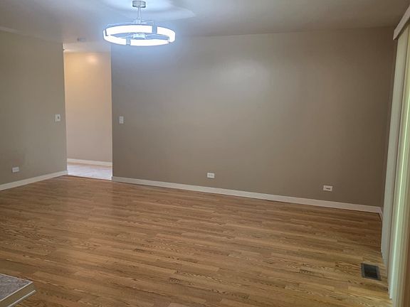 3rd image of 408 Heine Ave