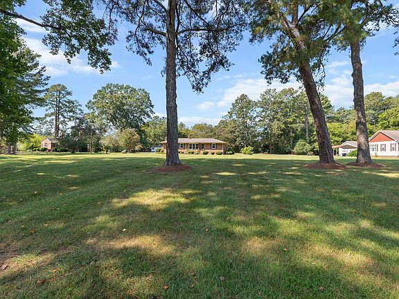 5th image of 798 Sanford Rd