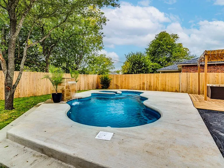 1415 Roxannes Run — Photo 27
