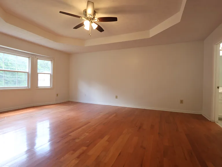 1325 Castle Royale Ct — Photo 4
