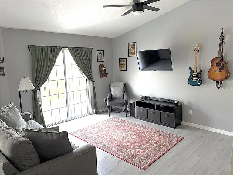 8503 Shallow Creek Ct — Photo 6
