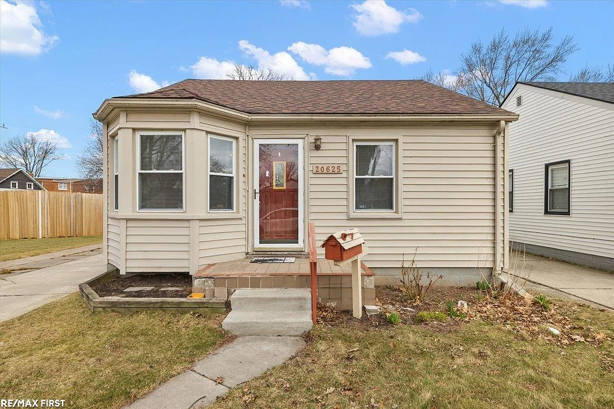 20625 Avalon St photo 1