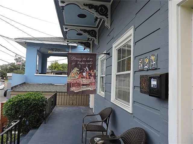 2 bed, 1.0 bath, 910 sqft, $1,200 — Photo 2