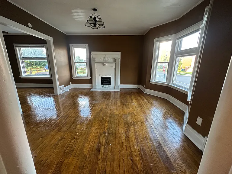 800 W Euclid Ave — Photo 3