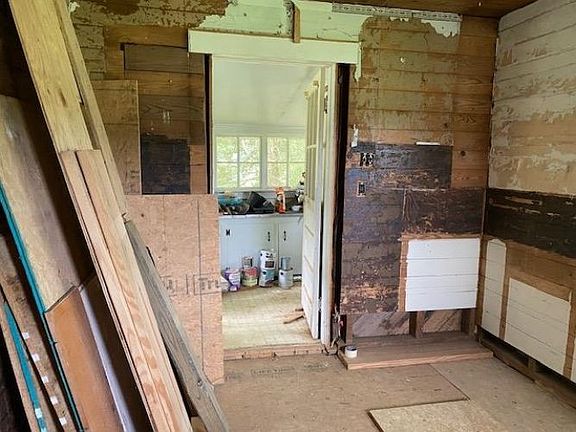 5th image of 1045 Hard Rock Rd