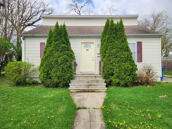 34 Walnut Pkwy, Crown Point, IN 46307