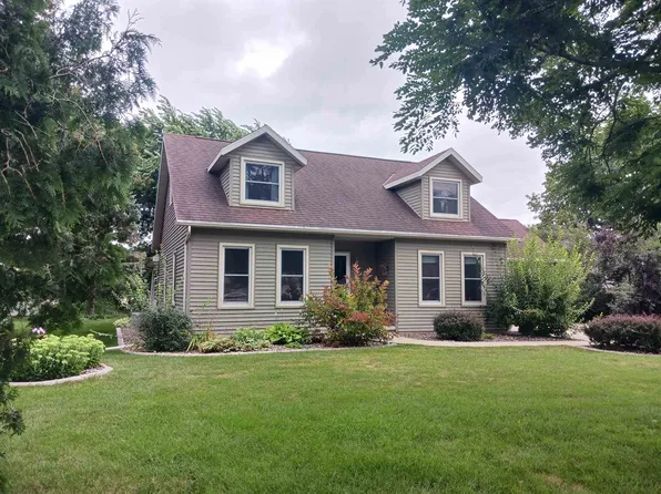 419 Badger Dr, Evansville, WI 53536
