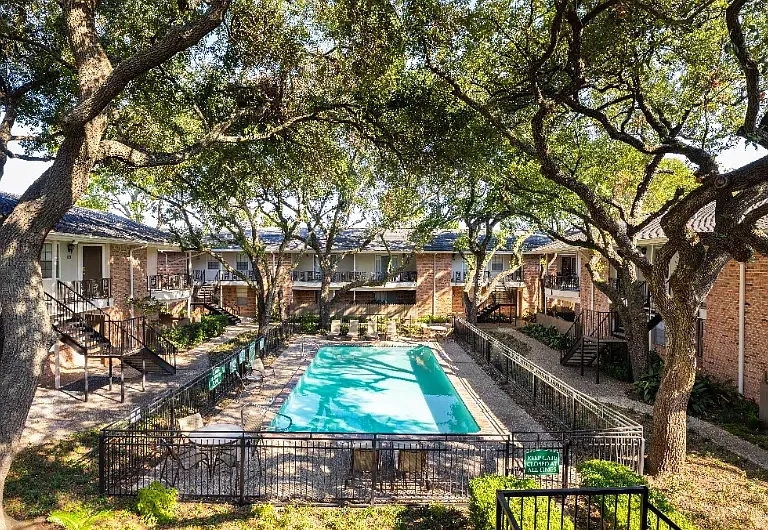 Colony Oaks — Photo 15