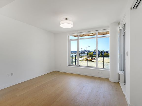 5th image of 785 Harbour Ave #402