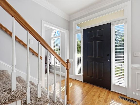 5th image of 3718 Squirewood Dr