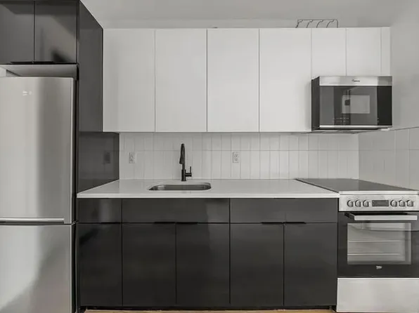 35 Oakland Place image 1 of 12