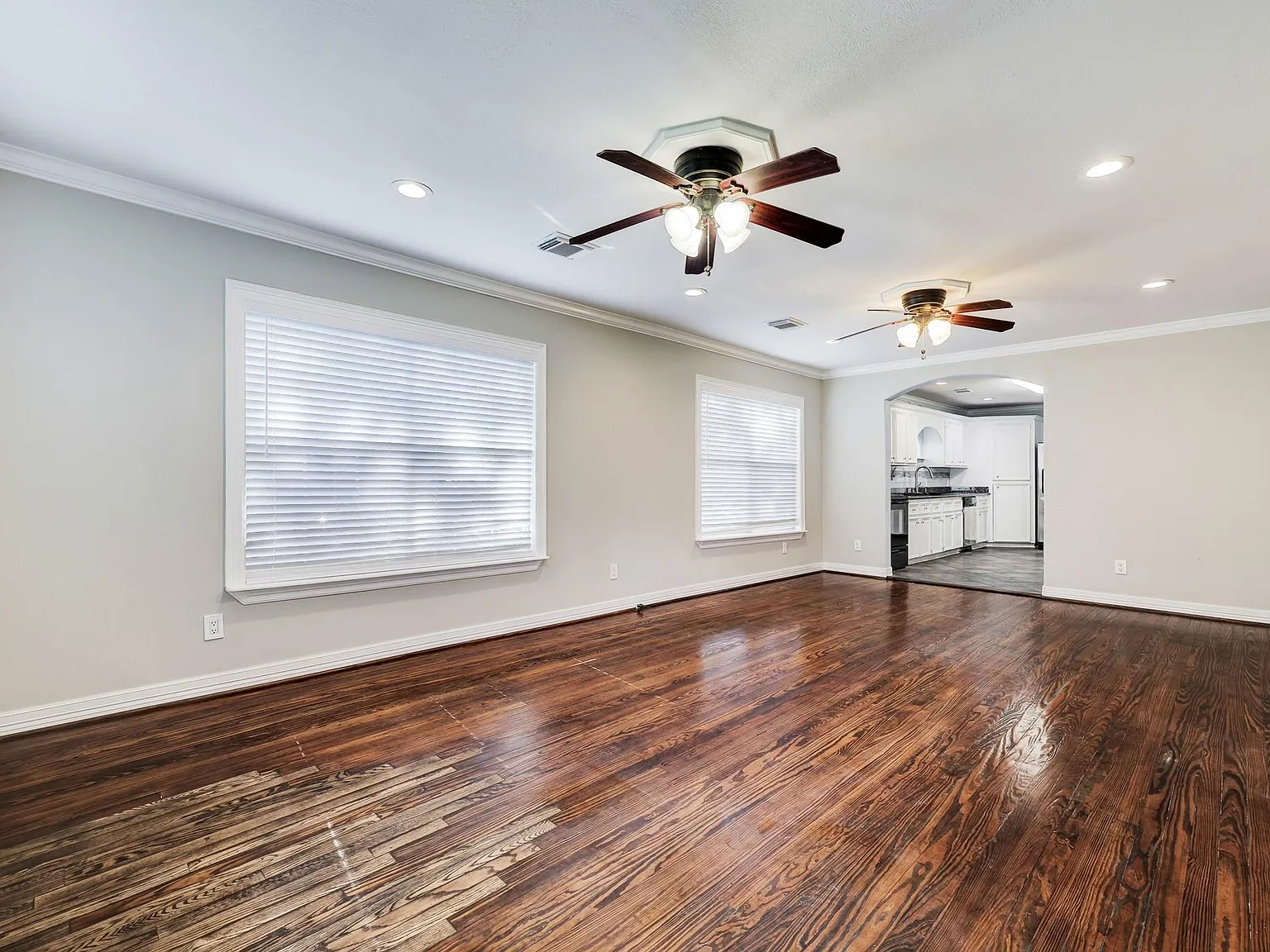2 bed, 1.0 bath, 1176 sqft, $1,800 — Photo 2