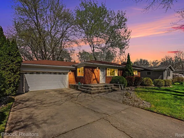 33711 Schneider Rd, Chesterfield, MI 48047