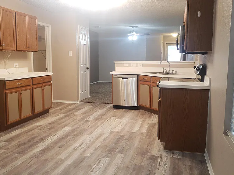 5005 Waterford Dr — Photo 4