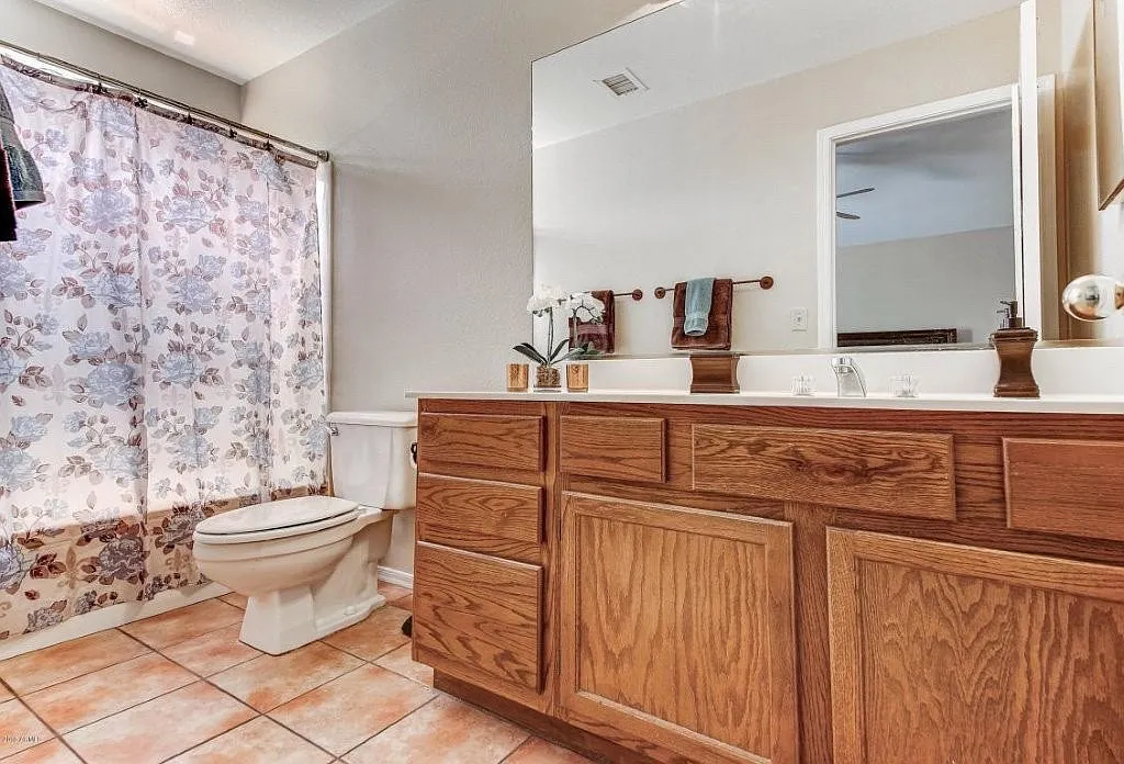 3 bed, 1377 sqft, $2,100 — Photo 4