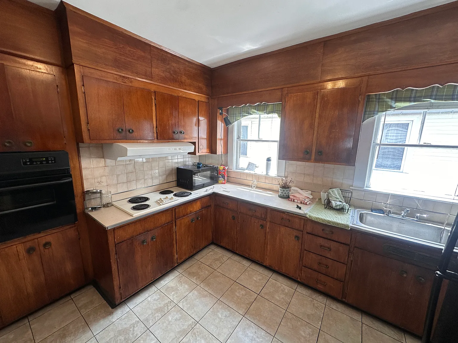 2 bed, 1.0 bath, 1050 sqft, $3,350 — Photo 2