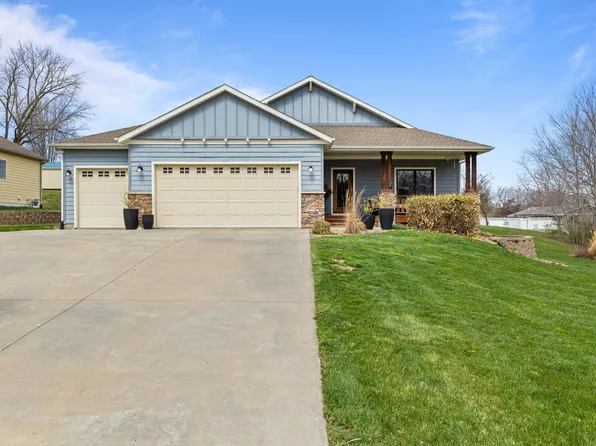 1435 S View Dr, Knoxville, IA 50138