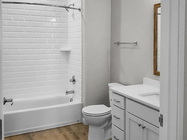 8.The Edition G - Full Bath 8.The Edition G - Full Bath