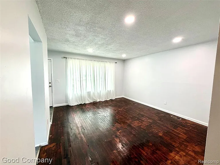 28918 Powers St — Photo 2
