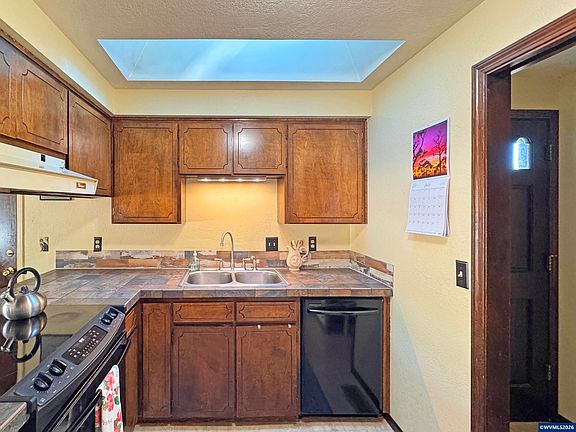4th image of 534 SE Hathaway Pl