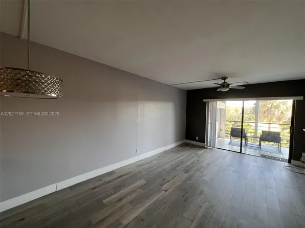 9440 SW 8th St APT 320, Boca Raton, FL 33428
