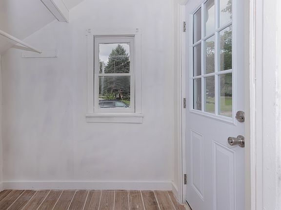 3rd image of 5320 33rd Ave