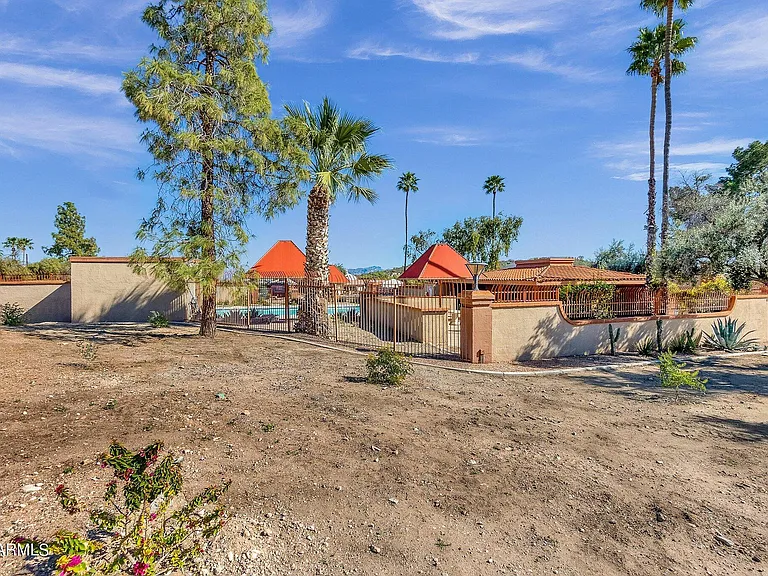 14247 N Boxwood Ln — Photo 37
