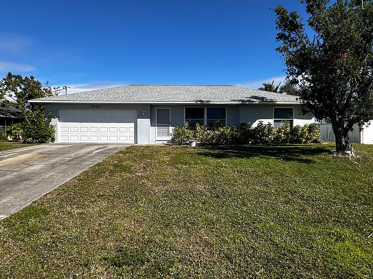 4005 SW 2nd Ct — Photo 1