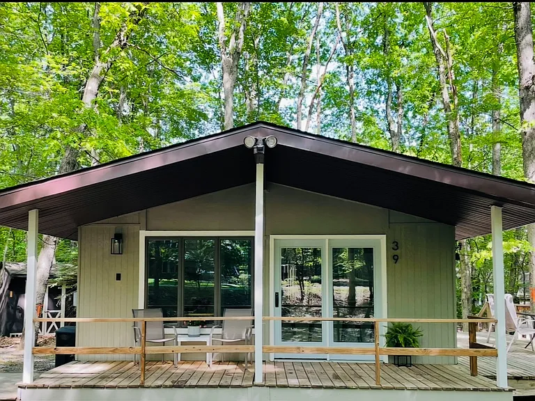 39 White Oak Rd — Photo 3