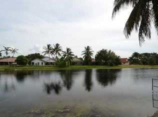 8860 Woodside Ct, Davie, FL 33328