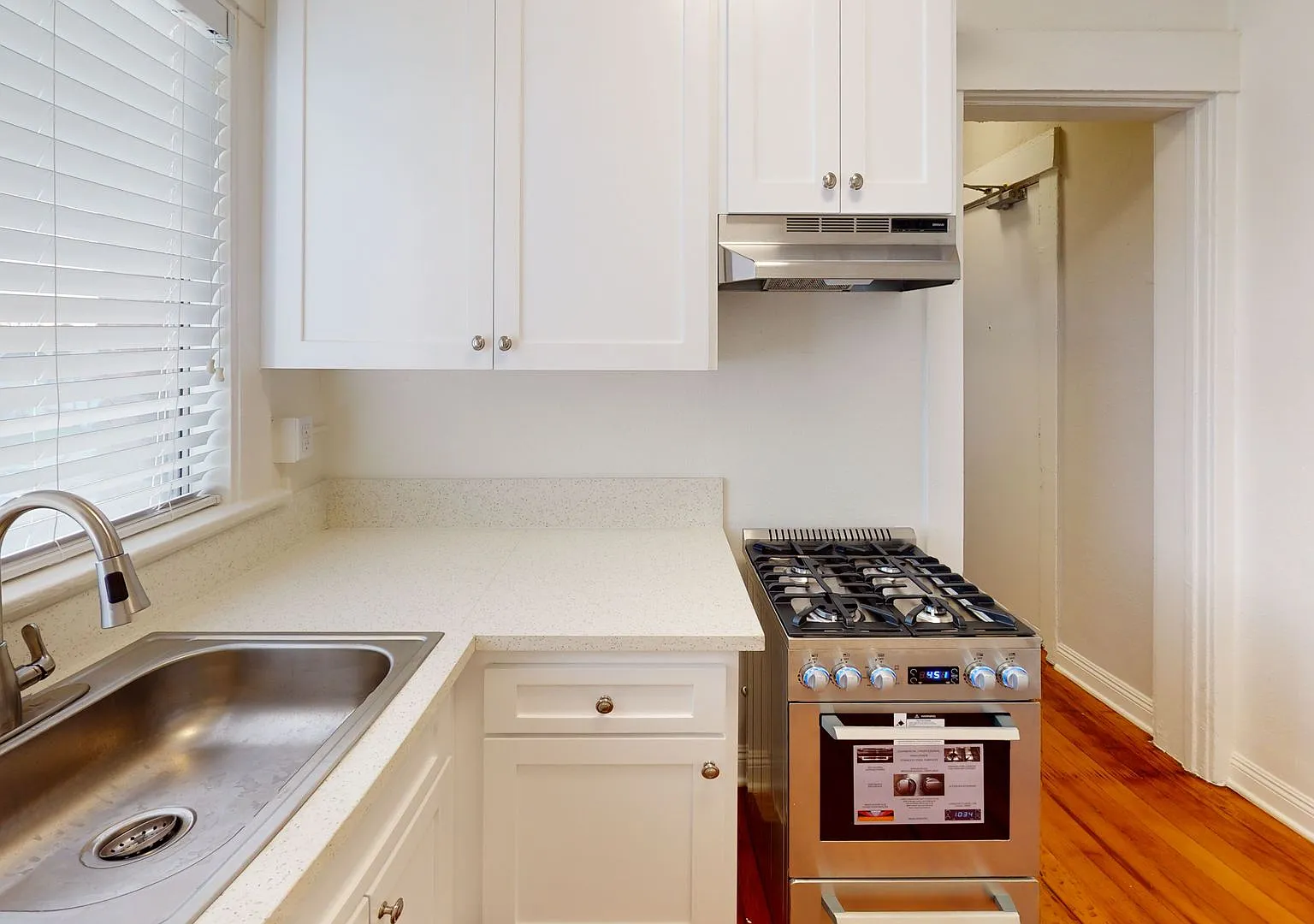 UNI - 1330 Union Apartments — Photo 3