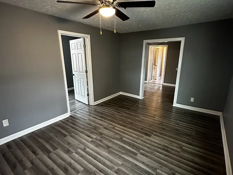 1115 Oglesby St — Photo 3