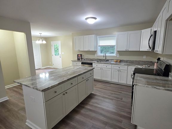 4th image of 475 Somerset Dr