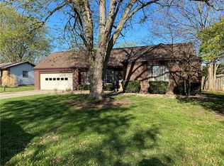 2219 Cortland Dr, Charleston, IL
