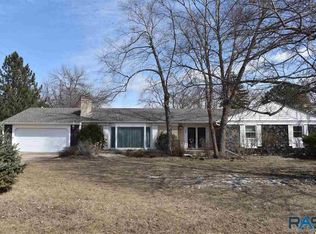 936 N Roosevelt Ave, Madison, SD 57042