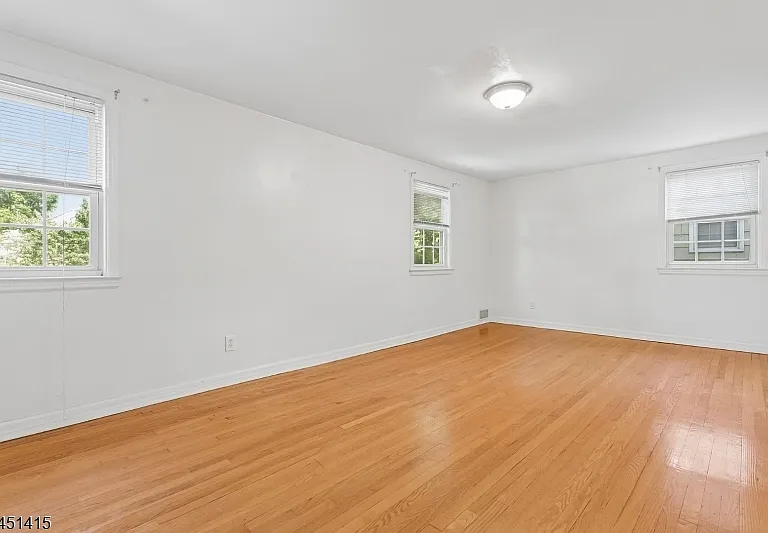 32 Locust Ave — Photo 15