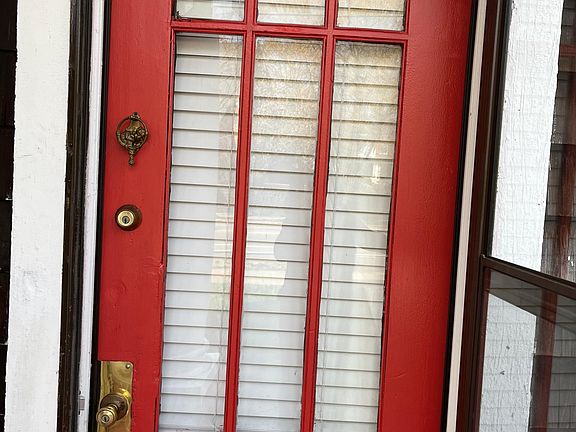 4th image of 291 W Main St