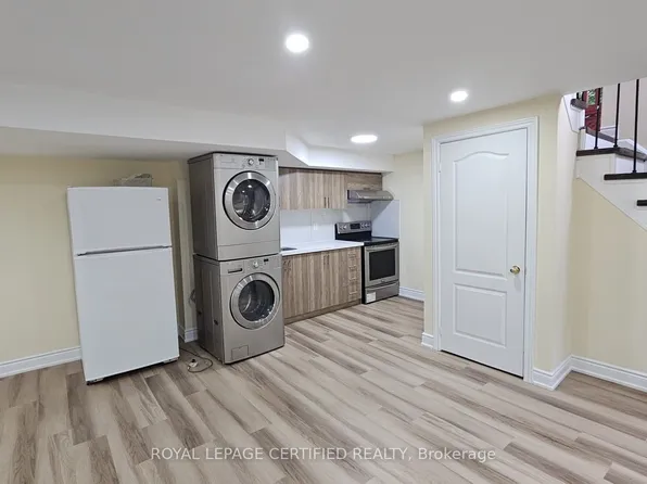 102 Bunchberry Way #Basement, Brampton, ON L6R 2E8