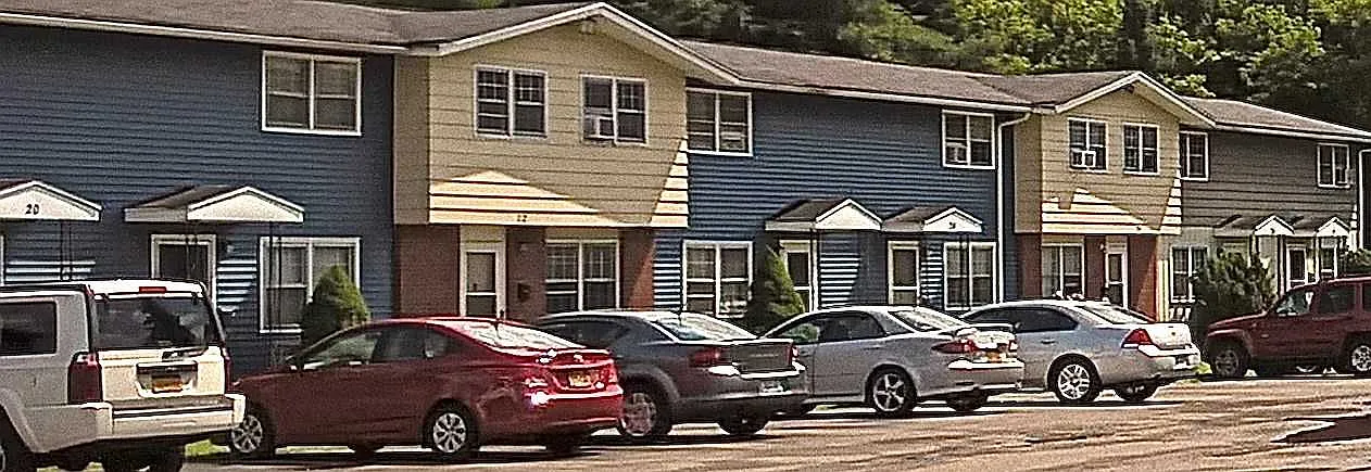 Belleview Townhouses and Apartments — Photo 1